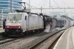 NIAG 186 142 gets coupled to the SSN Kerst-express with 01 1075 now steaming, but not hauling the train due to the lack of ECTS on the steamer (needed for Zevenaar Oost-Elten, which is part of the track Arnhem<=>Emmerich) on 17 December 2022 at Arnhem. NIAG 186 142 has deputised ofter in such cases, where a steam train is planned to cross the Dutch-German border at Emmerich.