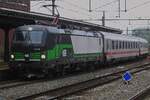 On 2 December 2020 ELL/NSR 193 766 calls at Deventer with the IC-Berlijn. These trains were hauled by NS Class 1700s, but in 2020 the first Vectrons were deployed in revenue-earning service as test. After succesfully completing the test phase, NS Reizigers leased up to twelve Vectrons from ELL and supplanted the CLass 1700s with these three-phase current machines that received a yellow with blue paint job.