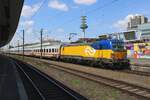 NS Reizigers 193 735 calls on 26 May 2025 at Hannover Hbf with an IC service to Berlin. THe loco swap at Bad Bentheim are gone now, so this one engine hauls the entire leap from Amsterdam via Amersfoort, Rheine and Hannover to Berlin.