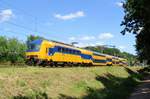 NS IC-service to Eindhoven with 7542 passes Tilburg Oude Warande on 10 June 2017.