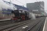 At the rear of the Christmas-express of 15 December 2024, VSM's 23 076 enters Nijmegen.