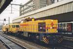 On 4 January 2007 Strukton 303008 passes Rotterdam Centraal.