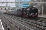 On 14 December 2024, VSM 50 307 stands in front of the six times daily Christmas-Express steam shuttle train at Arnhem Centraal.