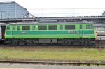 Back in her original colours, EP07-174 calls at Warszawa Zachodnia on 2 May 2016.