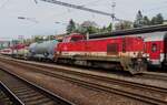 A little joke at the hands of the driver of ZSSK 736 103 on 17 September 2024 at Bratislava hl.st.: normally, this engine is used to shunt passenger stock, but after the arrival of 751 055 with one tank wagon, the loco driver found time to put his loco at the consist.