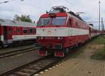 Retro-Gorilla 350 002 hauls a fast train through Bratislava Nove Mesto toward Bratislava Main Station on 17 September 2024, where the train service will commence her trip to Zilina. At times fast trains from Bratislava hl.st. are stabled and cleaned at Bratislava Nove Mesto. 