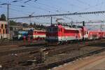 ZSSK 361 105 enters Bratislava hl.st. on 19 September 2023 -though Class 361 are intercity locos, she enters Bratislava's  main station with an Osobni (stopping train) from Galanta as a fill-in duty.