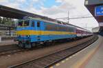 ZSSK 362 020 has received retro-colours and calls at Bratislava hl.st.