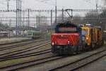 SBB 923 015 stands at Payerne on 31 December 2024.