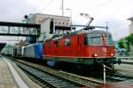 Sldner/Condottiere: SBB 11285 revives the famous Medieval Swiss mercenary tradition and heads a Crossrail IM into Spiez on 15 May 2010.