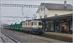 The IRSI/IGE  Rheingold  Re 4/4 II 11387 (Re 421 387-2) in the service of BAM MBC has left the gravel works and is now in Gland on platform 1 ready for its departure to Morges.

Feb 22, 2024