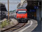 The SBB Re 460 062 (91 85 4 460 062-3 CH-SBB) with his IR15 from Geneva to Luzern by his departure in Lausanne.