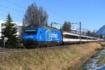 2024-12-29.SBB CFF FFS Sion
locomotive électrique Re 460 011 [Léman]  
arbore une livrée publicitaire  Glaströsch 
