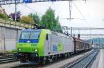 BLS 485 002 enters Spiez in the rain on 15 May 2010.