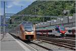In Bellinzona is the SBO RABe 526 206 on the way to Locarno and in the Background is the SBB TILO RABe 524 307 to see.