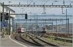 At the Lausanne station is arriving the SBB RBDe 560 384 comming from Kerzers (on the left) and a SBB RABe 511 is the RE33 service to Annemasse (on the right). 

31.08.2024