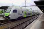 During a little downpour BLS 515 007 awaits passengers at Thun on 28 May 2019.