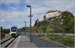 Until the work on the eastern bank of the Sense is completed, this motif of the outgoing BLS MIKA RABe 528 119 as S2 15247 with Laupen Castle as the background from the platform will have to suffice; later the path along the Sense will certainly allow for much more impressive images.

October 5, 2024
