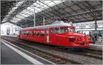 For a special train excursion organized by Rail One (l'emission ferroviarie suisse), the SBB Historic Red Arrow RAe 2/4 1001, UIC number 094 85 75-91 001-3, could be admired in Lausanne.