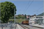 The RhB Bernina Bahn Ge 4/4 N° 81 by the Blonay-Chamby Railway is arriving wiht his  Riviera Belle Epoque  Service from Chauin to Vevey in St-Légier. 

28.05.2023
