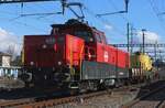 SBB 940 033 hauls a maintenance train through Pratteln on 13 February 2024. SBB 940 033 hauls a maintenance train through Pratteln on 13 February 2024.
