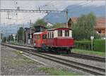 In Meiringen, the Ta 2/2 No. 3 can be admired; this battery-powered railcar was put into service by the Oberhasli Power Plant (KWO) in 1931 on the Meiringen-Innertkirchen line, which was still operated as an industrial railway at the time and first appeared in the timetable in 1946.

The Ta 2/2 No. 3 was decommissioned in 1977 and sold to the DEV (German Railways) in Bruchhausen-Vilsen as the T 46 in 1979.

In 2024, the Ta 2/2 No. 3 was exchanged for an unspecified Tm 3, and the Ta 2/2 3 was brought back to Meiringen.

August 23, 2025