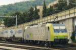 Ewals train with 485 003 enters Spiez on 26 May 2004.

