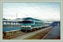 The SNCF CC 72 080 is leaving Mulhouse with a  Coraille  to Paris Est
scanned negative/31.01 2000