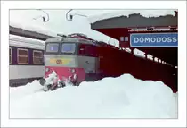 Snow in Domodossola; the FS E 656 531 is waiting for a better time.
02.02.1986 