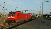 The DB 146 216-7 is leaving Heidelberg to Stuttgart.
28.03.2012