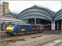 A GNER Class 91 wiht his IC 225 in York on the way to Edinburgh. (1200px Version)
30.03.2006