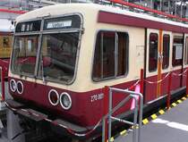 Prototype S-Bahn 270 001, 2000 in Berlin Sch�neweide. Actual class 485 is based on this class. 2001, Sch�neweide