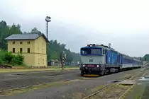 On a grey 15 May 2018, CD 750 705 calls at Luzna u Rakovnika.