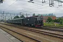 On 12 September 2015, SJ 1340 hauls an IC to Stockholm past Gävle Castle.