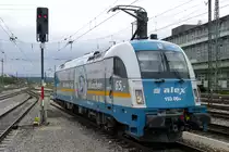 Arriva 183 004 advertises the direct München--Praha ALEX trains while running round at Regensburg on 17 September 2015.