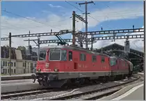 The SBB Re 4/4 II 11264 and 11296 with his Cargo train in Lausanne. 

18.06.2020