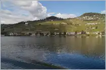 Light and shadow on the Lac of Geneva and the Lavaux area with a SBB ETR 610 by Cully.

01.10.2019