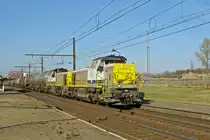 On 23 March 2011 NMBS 7851 hauls a container train through Antwerpen-Luchtbal.