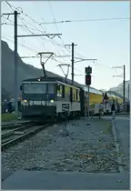 The colour variation: MOB GDe 4/4 with a Golden Pass Panoramic is arriving at Saanen. 
05.11.2010