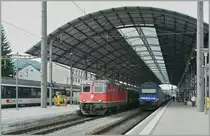 Re 4/4 II with an IR to Basel SBB by the stop in Olten.
25.06.2011